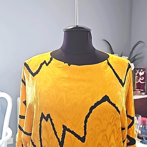 Saint Romei Designer Blouse, Sz 4, Yellow w/Black Designs, 100% Pure Silk, Lined - Picture 4 of 9